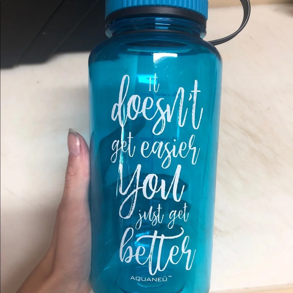 Water tracking cup
